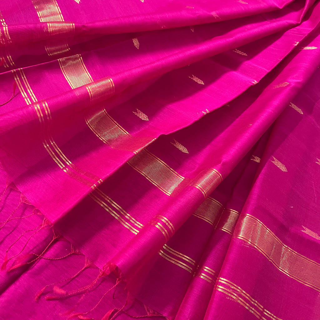 Rani pink maheshwari saree with zari border and zari bootis all over