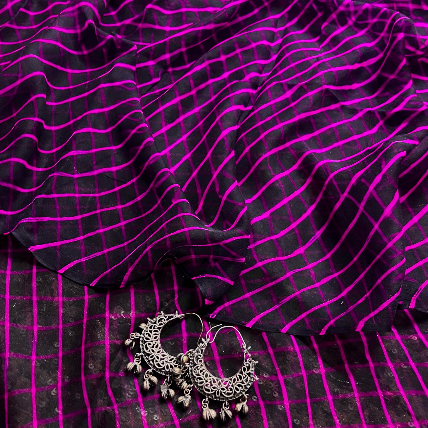 Black and pink lehariya saree