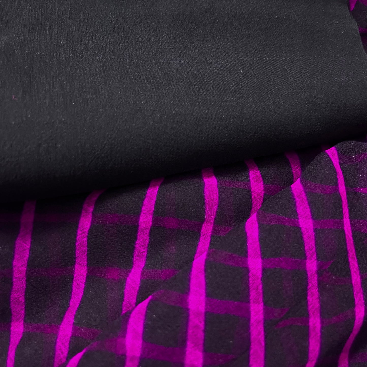 Black and pink lehariya saree