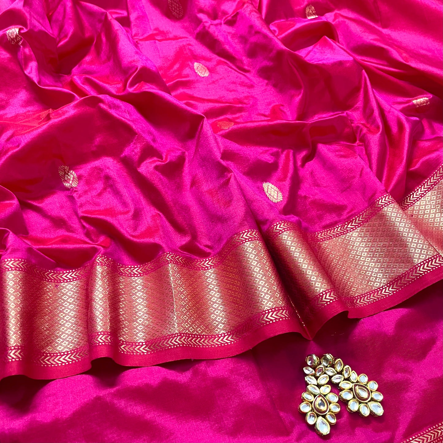 Rani pink Maheshwari silk saree with zari bootis all over