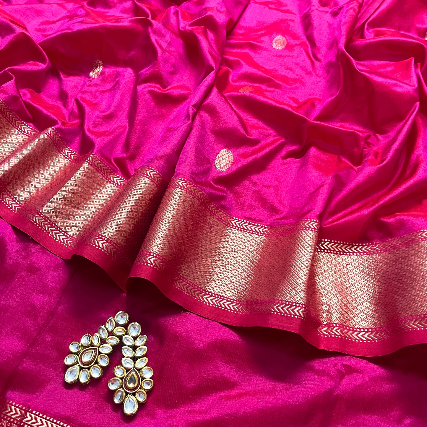 Rani pink Maheshwari silk saree with zari bootis all over