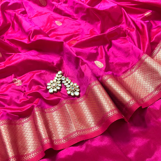 Rani pink Maheshwari silk saree with zari bootis all over