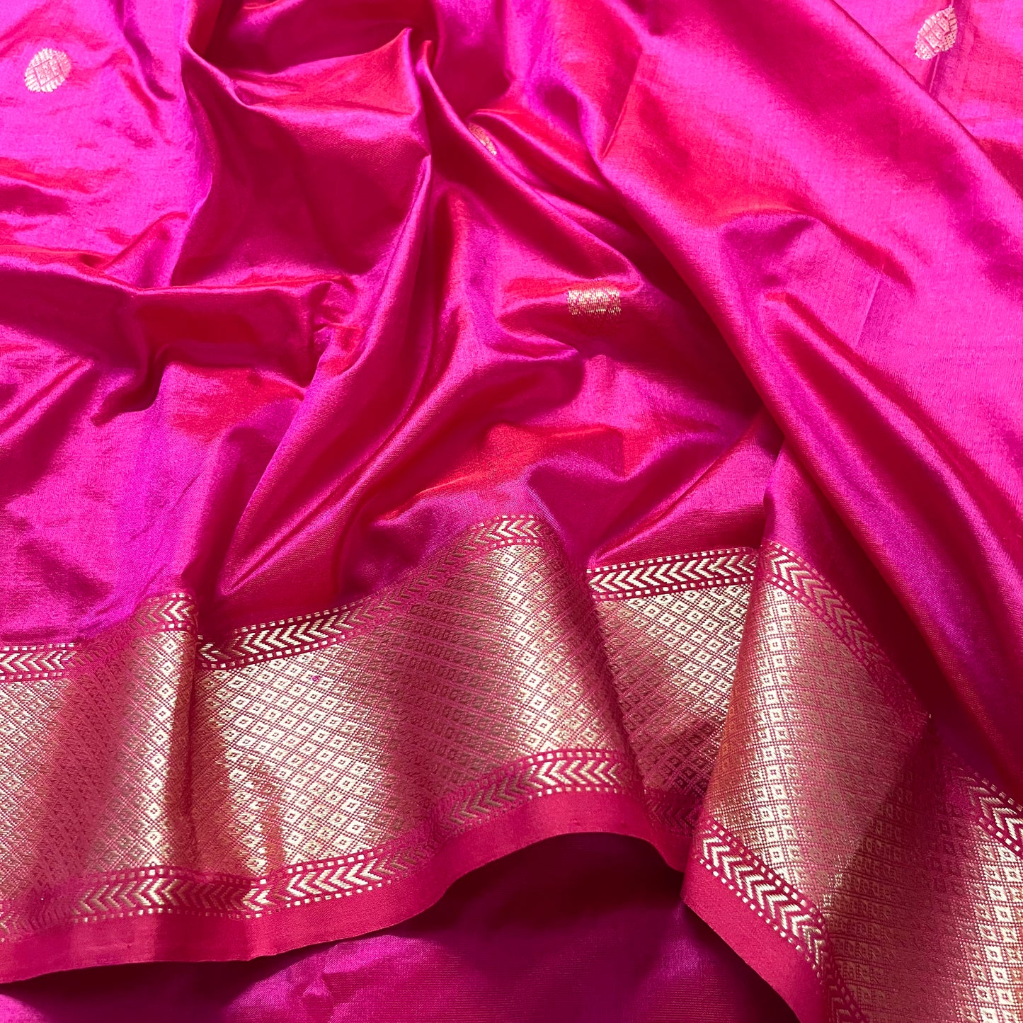 Rani pink Maheshwari silk saree with zari bootis all over