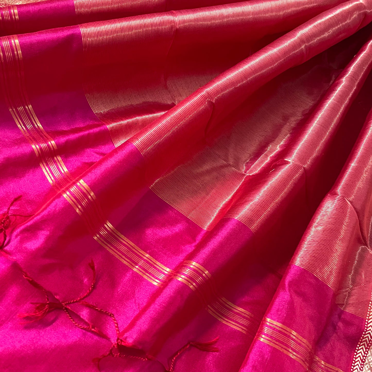 Rani pink Maheshwari silk saree with zari bootis all over