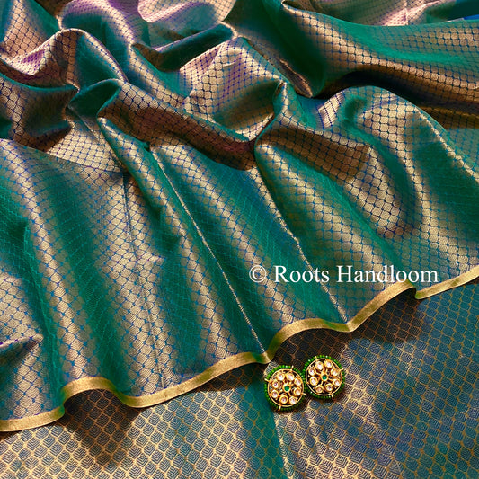 Peacock Green & Blue Dual Tone Maheshwari Saree with Zari Pattern all over