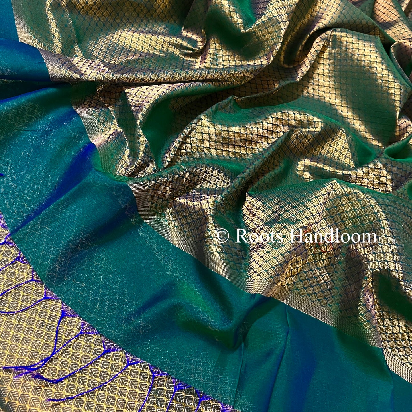 Peacock Green & Blue Dual Tone Maheshwari Saree with Zari Pattern all over
